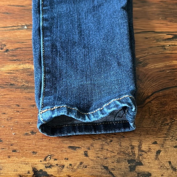 American Eagle Outfitters Women's Dark Denim Super Stretch X4 size 6 short - Picture 8 of 8